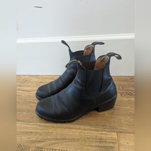 Women's blundstones